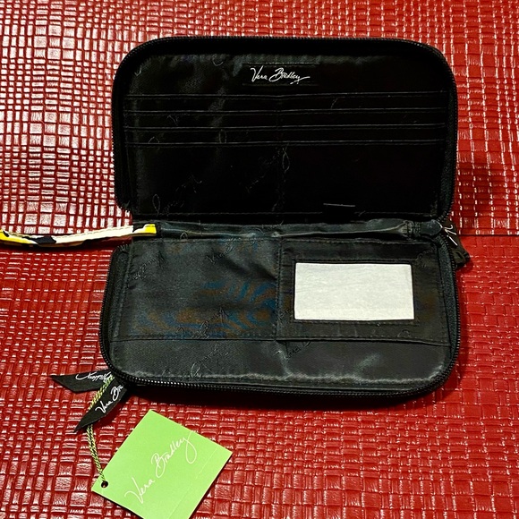 NWT♦️RETIRED♦️VERA BRADLEY DOGWOOD ZIP AROUND WALLET - Picture 10 of 10